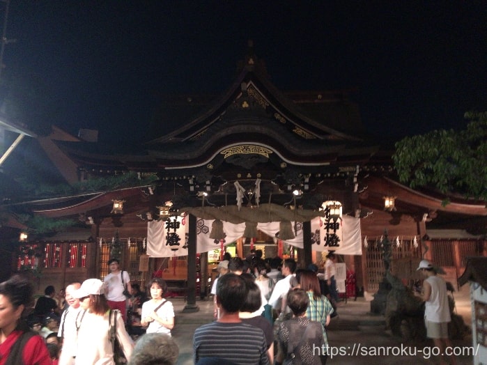 博多祇園山笠「追い山」当日に参拝する見物客